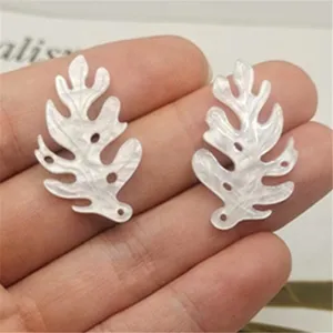 White acrylic leaf shape shell imitation DIY jewelry accessories pendant crafting supplies.