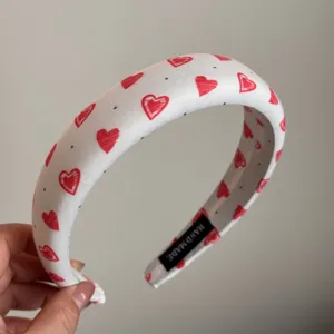 Diadema con estampado de corazones estilo coreano para mujeres, elegante accesorio de tela.