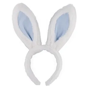 Primer plano de diadema de orejas de conejo peludas blancas y azules para fiestas.