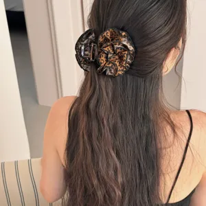 Molletta per capelli leopardata retrò da donna, elegante fermaglio per acconciature chic.