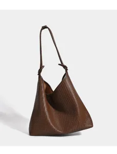 Dark brown woven hobo shoulder bag, stylish slouchy tote bag for women daily commuting.
