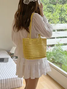 Sac cabas évidé en cuir souple tissé style coréen, élégant sac à main pour vacances d'été.