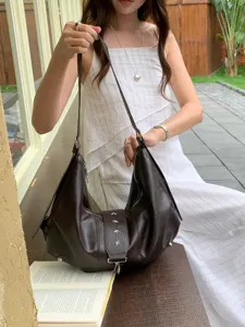 Detailed view of the retro soft leather shoulder bag, casual large capacity commuter bag.