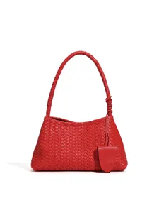 Borsa a spalla in pelle intrecciata rossa da donna, elegante borsetta classica vista principale