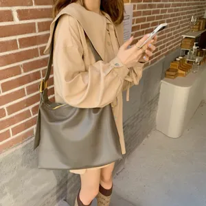 Borsa a tracolla morbida minimalista in ecopelle, grande borsa casual da donna per uso quotidiano