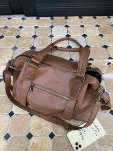 Fashionable large capacity travel duffel bag Korean style commuter shoulder crossbody tote bag