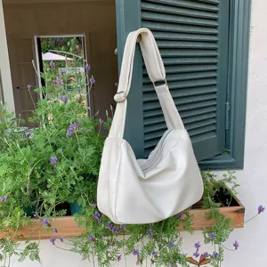 Borsa a tracolla morbida in pelle da donna grande capacità borsa tote minimalista casual.
