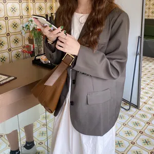 Borsa a tracolla marrone stile coreano minimalista, grande shopper quotidiana alla moda.