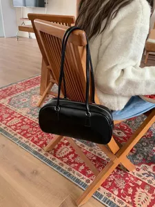 Korean style black leather shoulder bag for women, trendy elongated baguette handbag