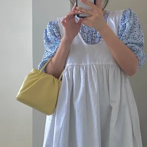 Light yellow square pleated handbag for women, casual summer daily fashion shoulder bag detail.