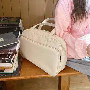 Korean style large capacity PU leather travel duffel bag single shoulder tote bag detail.