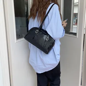 Black leather shoulder bag for women, stylish underarm baguette bag, casual commute daily handbag