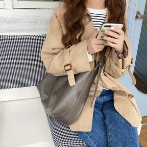 Borsa a spalla morbida minimalista in pelle da donna, grande shopper casual quotidiana.
