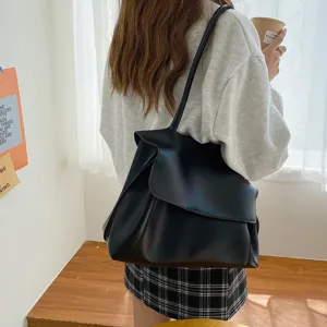 Classic black tote bag for women, large capacity retro shoulder bag for daily casual use and versatile style.