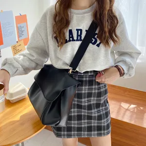 Retro large capacity women's crossbody shoulder bag, simple stylish design for autumn winter.