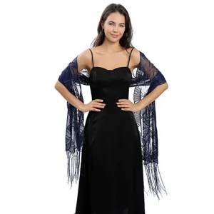 Élégant châle en tulle brodé de sequins bleu foncé avec franges pour soirée de femmes.