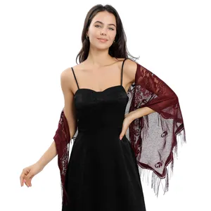 Chale elegant en dentelle rouge vin avec franges pour soirees, mariages et fetes.