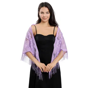 Détails du châle à franges en dentelle florale pourpre, accessoire de robe de soirée.