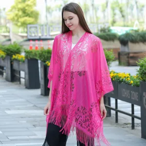 Kimono en dentelle rose pour femme, cardigan de plage fleuri ajouré avec franges élégantes.