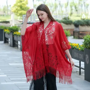 Châle kimono en dentelle rouge pour femmes, vêtement de protection solaire et plage en dentelle.
