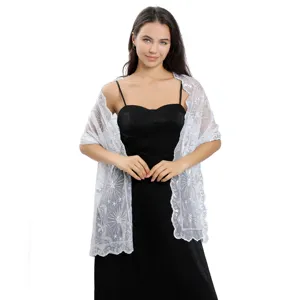 Elegante witte doorschijnende geborduurde omslagdoek met ster- en maanpatroon voor feest.