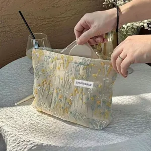 Vintage aesthetic portable embroidered cosmetic bag casual floral makeup storage pouch.
