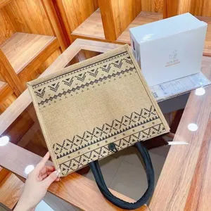Grote jute tote bag met geometrische patronen, casual schoudertas voor dagelijks gebruik.