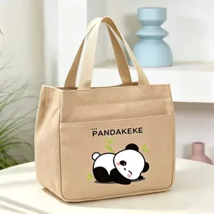 Vista detallada de la bolsa de almuerzo de lona beige con un lindo panda y texto.