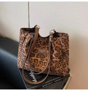 Vintage leopard print tote bag for women, large capacity stylish shoulder handbag.