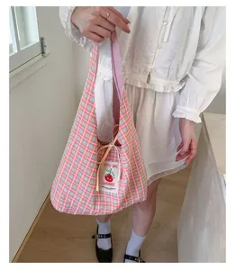 Japanese style cute plaid canvas tote bag for daily use, student handbag, bento bag design.