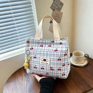 Borsa cosmetica a quadri con ciliegie e manico, grande trousse da viaggio per trucco.
