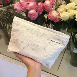 Weißer blumiger Kosmetikbeutel tragbar Jacquard Make-up Tasche stilvolle Kulturbeutel Aufbewahrung.