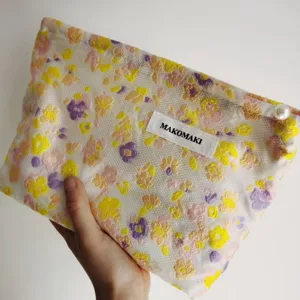 Blumen Netz Kosmetiktasche mit Reißverschluss und Perlen Dekor, frische Aufbewahrung.