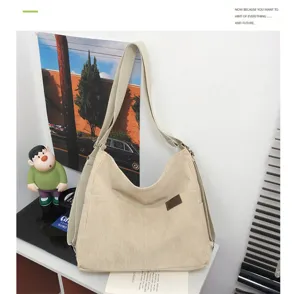 Sac à bandoulière en toile velours côtelé style japonais, grand cabas fourre-tout étudiant.