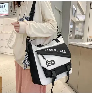 Sac bandoulière en toile noir et blanc élégant pour femme, sac rétro décontracté pour usage quotidien.