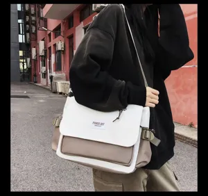 Korean style nylon crossbody messenger bag detail, large capacity casual student shoulder bag.