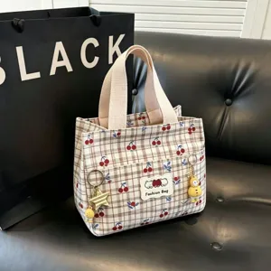Carina borsa cosmetica a quadri con ciliegie, manici e ciondoli, grande capienza per viaggi.