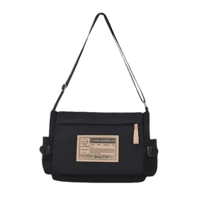 Casual large-capacity canvas messenger bag for students, retro crossbody commuter bag.