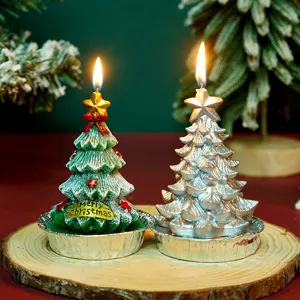 Candele profumate albero di Natale con base in alluminio per decorazioni festive.