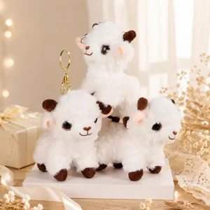 Dettaglio ciondolo in peluche pecora carina con morbido portachiavi agnello per borse.