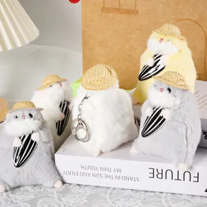 Simpatico portachiavi di peluche criceto con cappello di paglia e ciondolo di semi di girasole