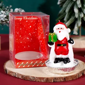 Vista dettagliata della candela Babbo Natale con confezione regalo per decorazioni.
