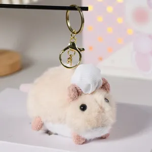Dettaglio portachiavi peluche topo cuoco carino, ciondolo borsa soffice e morbido animale.