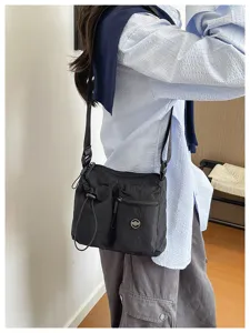 Lightweight versatile casual travel commuting single shoulder crossbody bag multi-pocket.