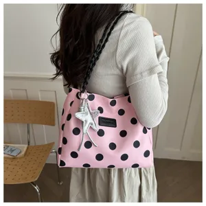 Borsa tote in tela a pois rosa stile coreano con ciondolo a stella e tracolla.