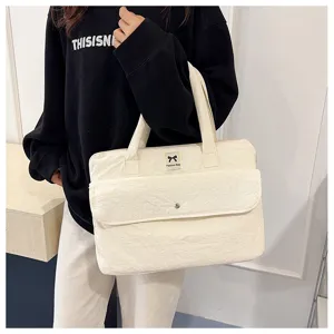 Niedliche ästhetische Laptoptasche mit Vordertasche, knittrige Textur, tragbare Pendlertasche.
