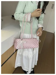 Borsa a spalla a pois rosa stile ballet core baguette con ciondolo fiocco perla chic quotidiano