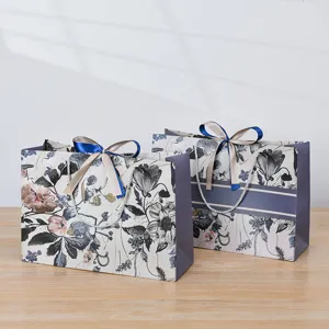 Bloemen Bedrukt Papier Geschenktas Met Elegant Lint Strik Handvat Voor Verjaardagsfeest Bruiloft Verpakking