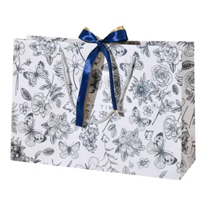 Cadeaupapieren zak met bloemenmotief en blauwe strik voor feestdagen en verpakking