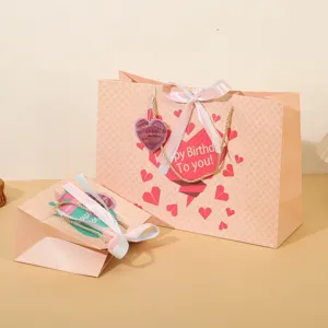 Borsa regalo in carta rosa con fiocco e etichetta a cuore, grande sacchetto per feste.